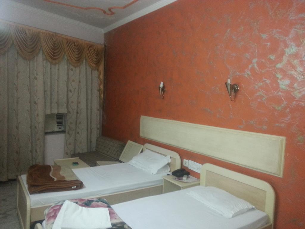 Hotel Royale Paradise Noida Zimmer foto