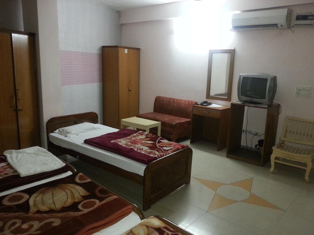 Hotel Royale Paradise Noida Zimmer foto